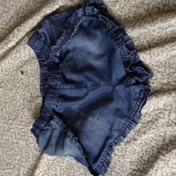 Playful Learning book with shorts - Picture 5 of 8